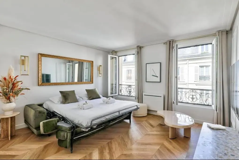 Apartment Appartement De Luxe Pres Des Champs Elysees Paris France