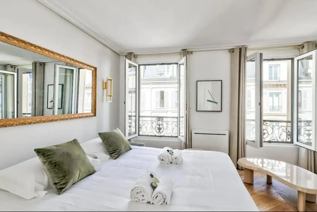 Apartment Appartement De Luxe Pres Des Champs Elysees Paris