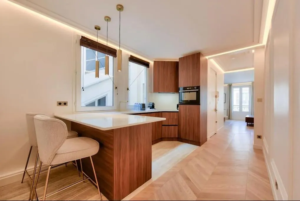 Appartement De Luxe Pres Des Champs Elysees Parigi Appartamento