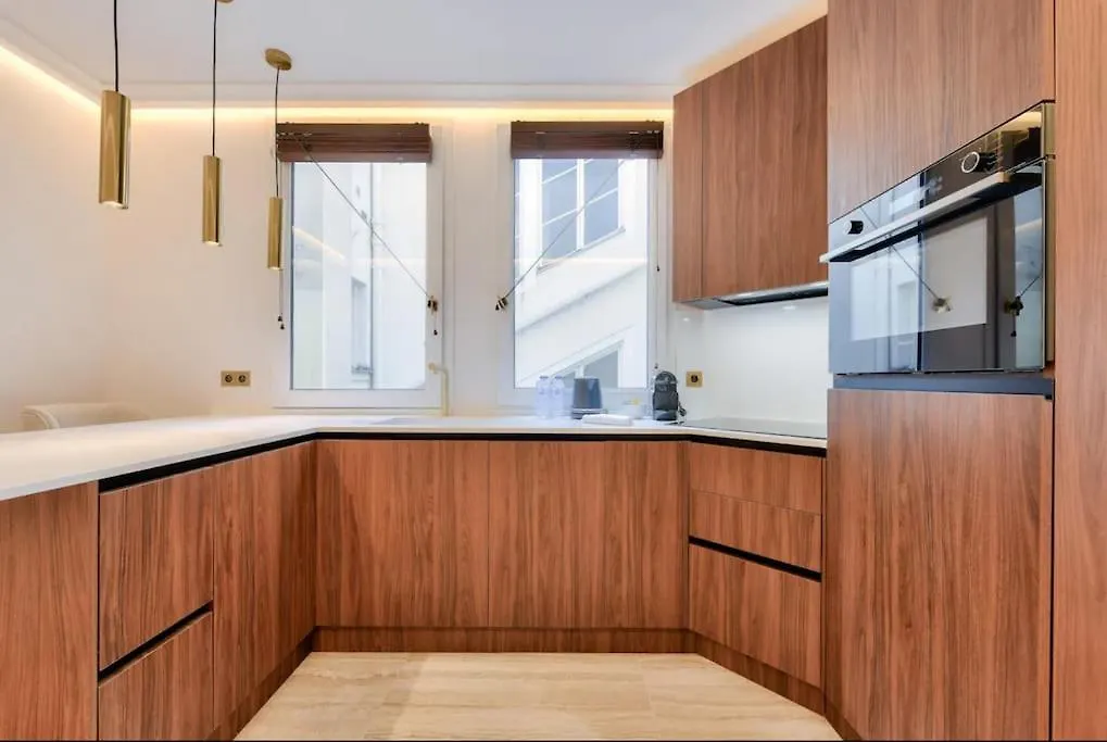 Appartement De Luxe Pres Des Champs Elysees Parigi 0*,  Francia