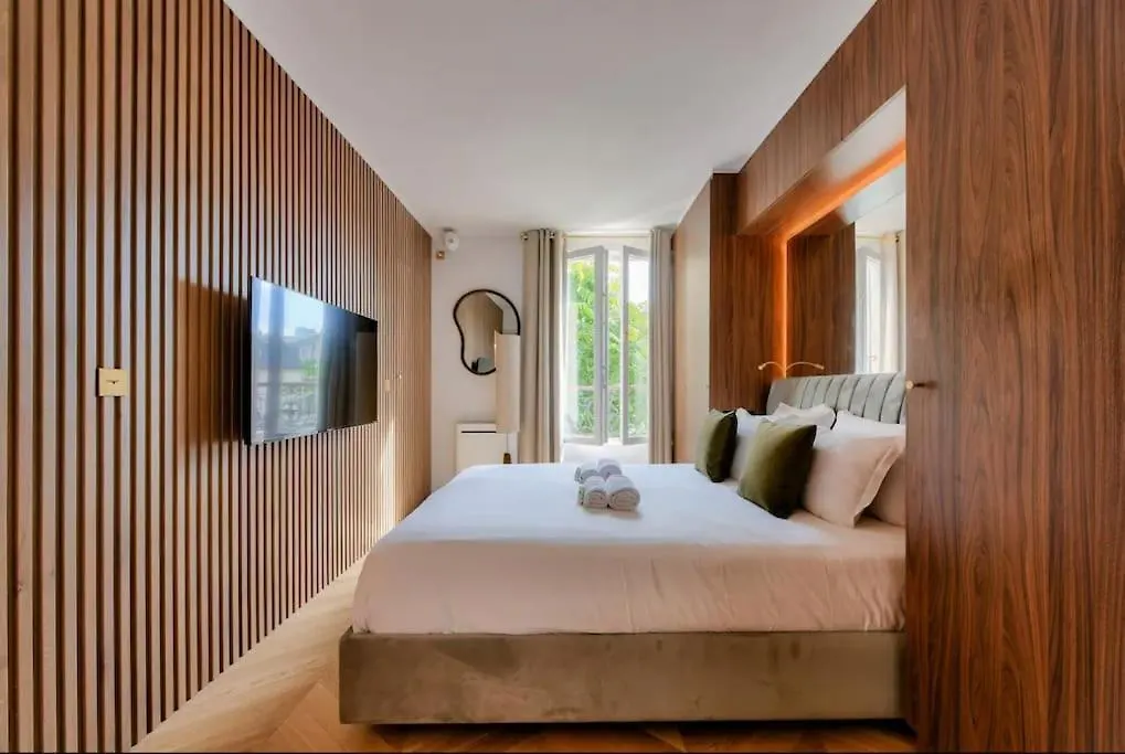 Appartamento Appartement De Luxe Pres Des Champs Elysees Parigi